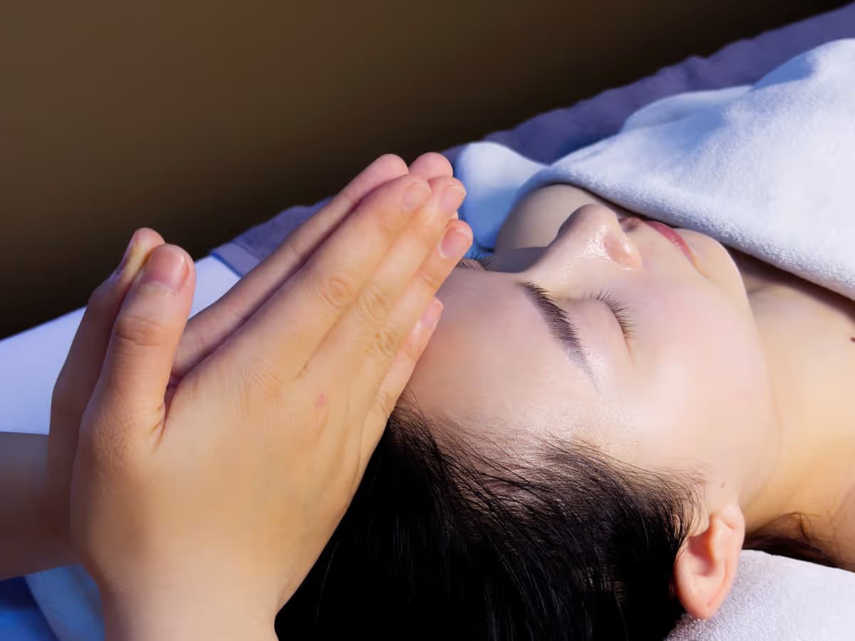 頭・首・肩・うなじ & 上背部マッサージ