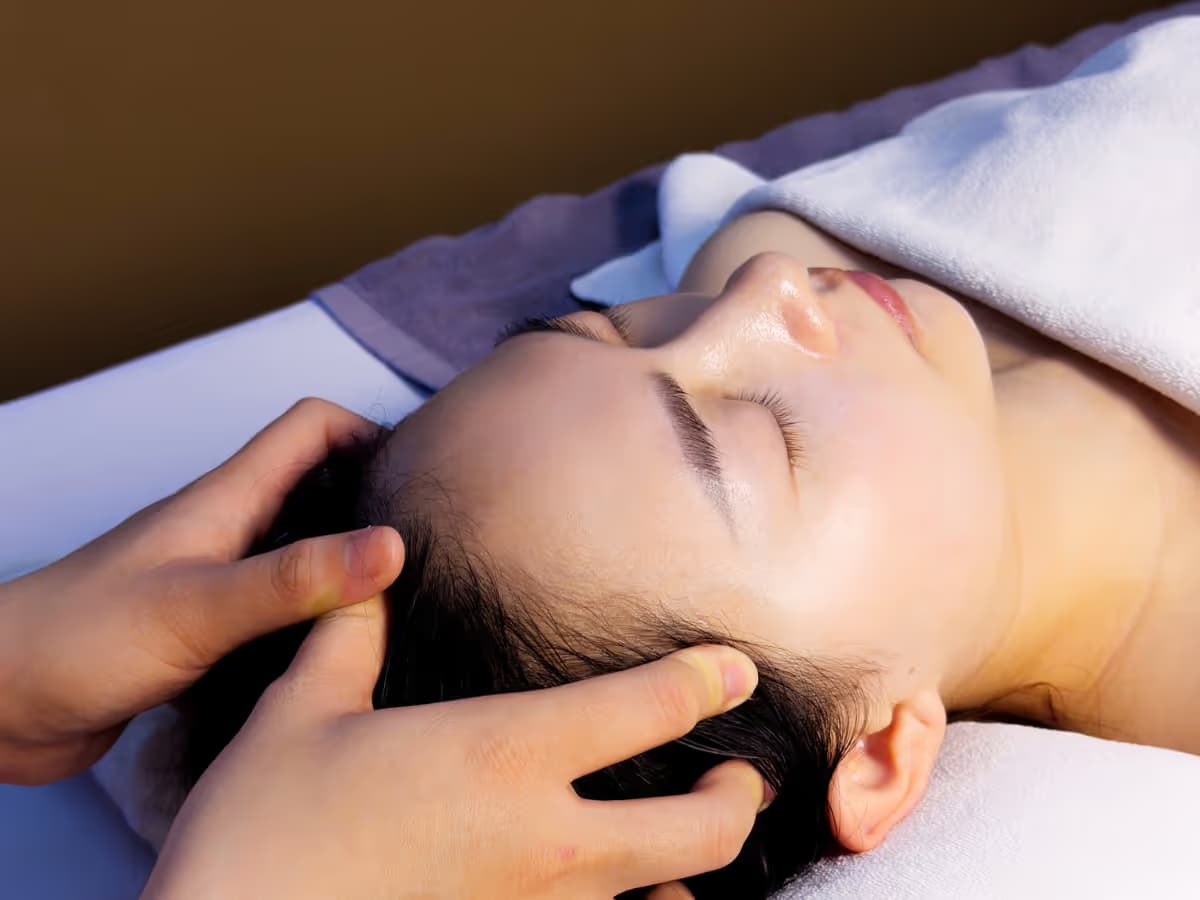 ヘッドマッサージ | 頭痛緩和 & 神経系リラックス